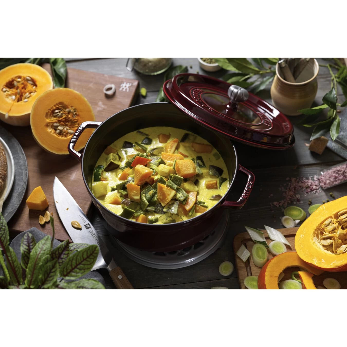 Staub Gietijzeren Braadpan 26 Cm / 5,25 L, Rond, Grenadine Rood 7 Staub Gietijzeren Braadpan 26 Cm / 5,25 L, Rond, Grenadine Rood - Afbeelding 5