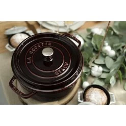 Staub Gietijzeren Braadpan 26 Cm / 5,25 L, Rond, Grenadine Rood 13 Staub Gietijzeren Braadpan 26 Cm / 5,25 L, Rond, Grenadine Rood -Demeyere Winkel 750047416